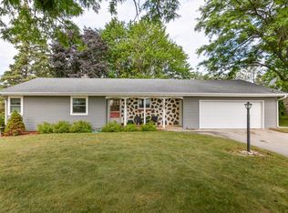 147 Hilldale Dr, Hartford, WI 53027