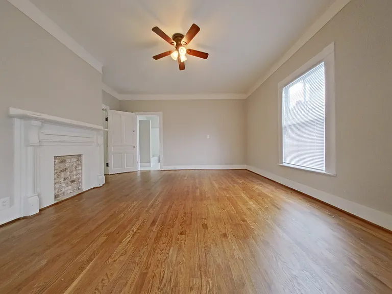 304 Oakwood St — Photo 8