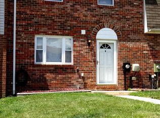 402 Essexwood Ct, Essex, MD 21221