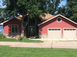 24140 Kelleys Beach Dr, Spirit Lake, IA 51360