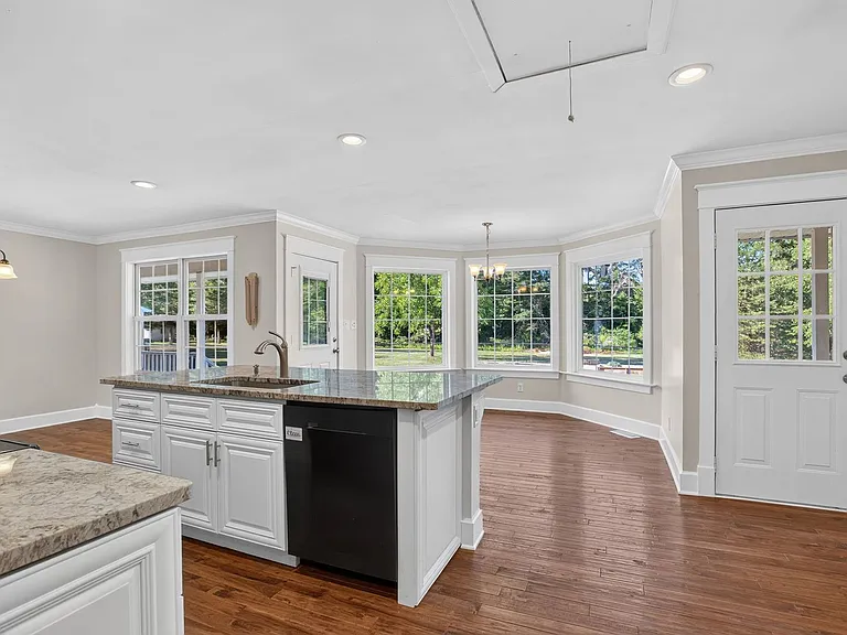 11880 Provident Dr — Photo 2