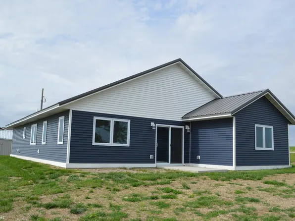 2014 S 32nd St, Clear Lake, IA 50428