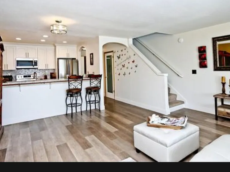 Peppermill Cir — Photo 7