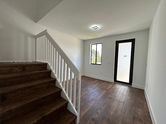4th image of 854 SW 1st St #0