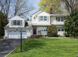 30 Allen St, Allendale, NJ 07401