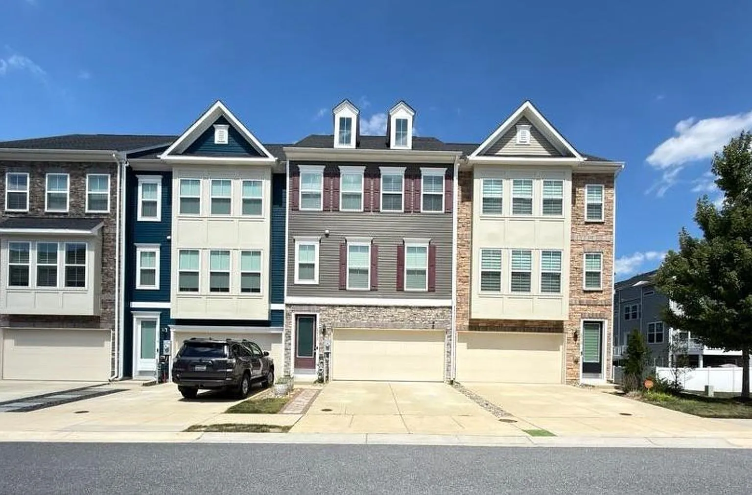 Stunning 4bd 3.5bth Townhome in the Enclave at Waugh Chapel — Photo 2