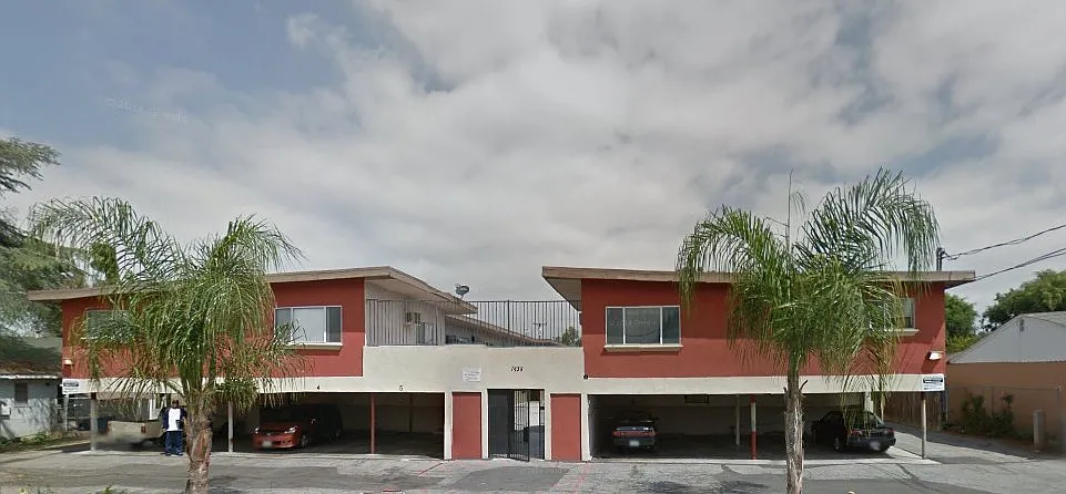 1435 Laurel Ave — Photo 1