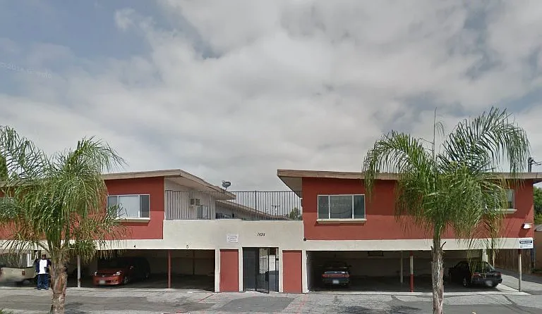 1435 Laurel Ave — Photo 1
