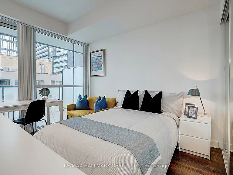15 Grenville St #1406 — Photo 22
