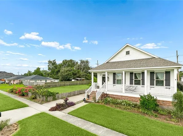 1324 Perrin Dr, Arabi, LA 70032