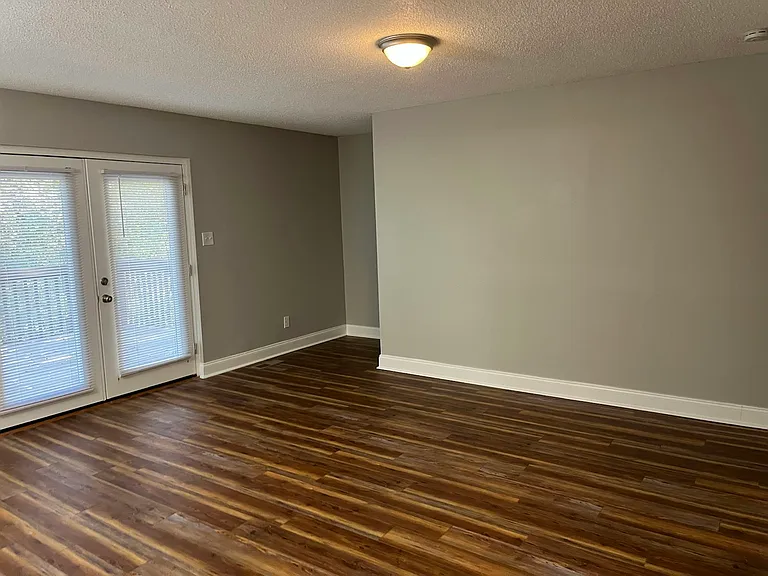 2205 Ridgecrest Dr — Photo 4