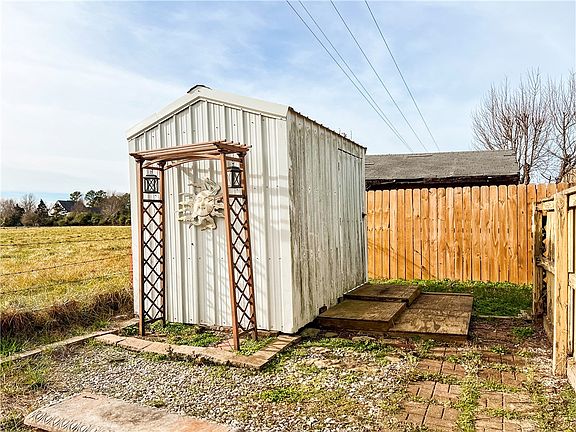 5th image of 1306 E Kara Ln