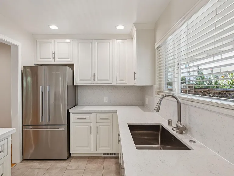 Luxury Apartment Available in gated Community downtown Palo Alto! — Photo 9