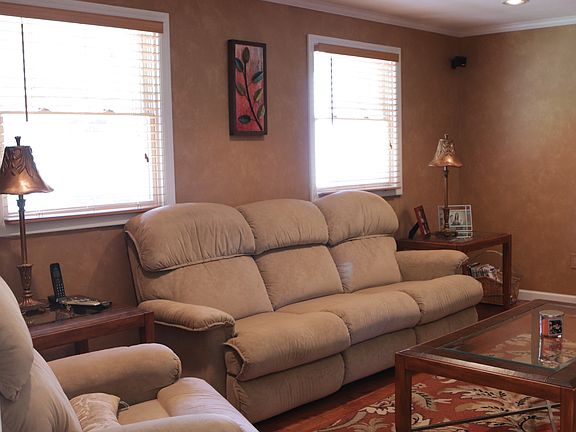 Big,comfortable family room 
