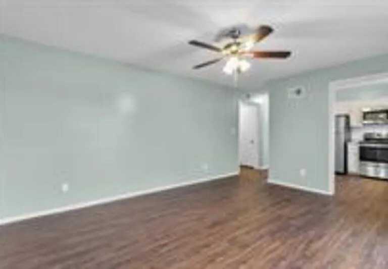 5601 W 58th St #212 — Photo 11
