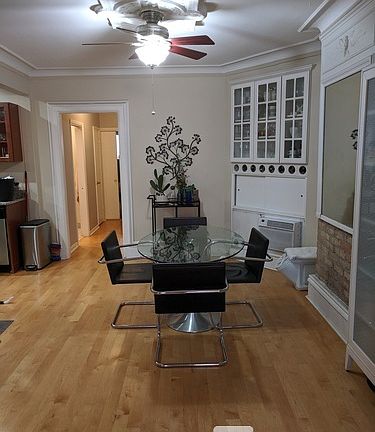 3rd image of 556 W Belden Ave APT 2