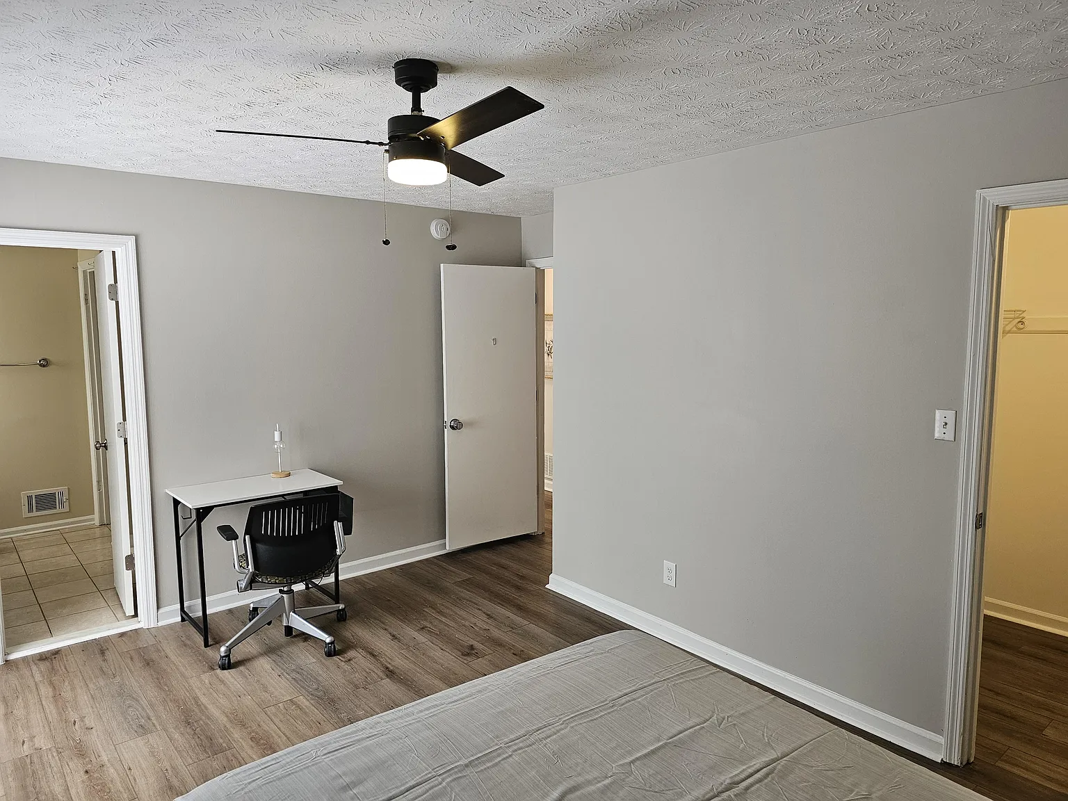 4 bed, 2.0 bath, 1462 sqft, $1,412 — Photo 2