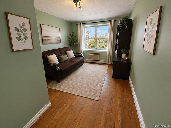5th image of 7914 Rockaway Beach Boulevard #5C