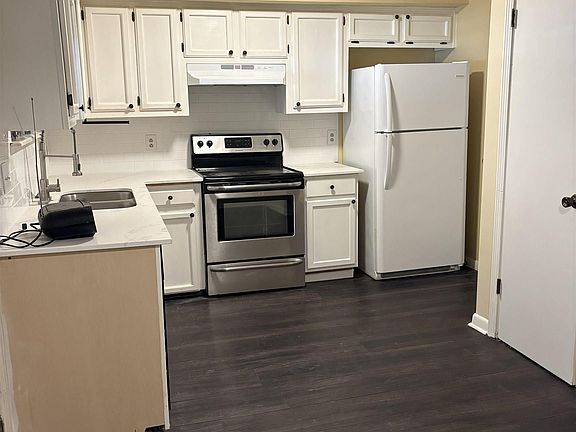4th image of 5155 S Oaks Dr