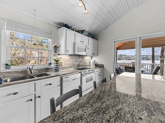 2nd image of 142 Dogwood Dr SE