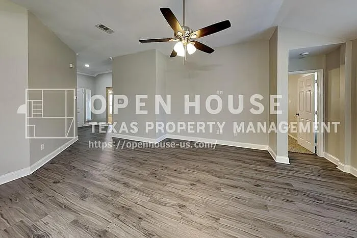 3 bed, 2.0 bath, 1419 sqft, $2,200 — Photo 4