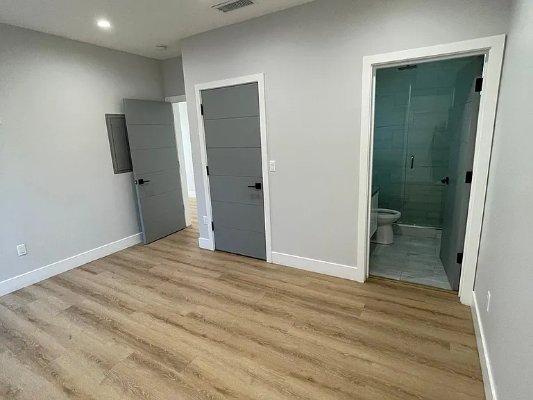6347 Farmdale Ave — Photo 21