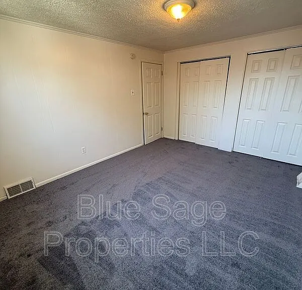 1427 Simpson St — Photo 8