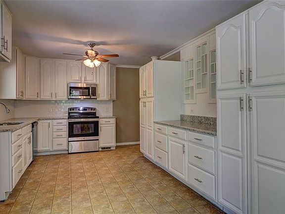3rd image of 2324 Hudson Dr