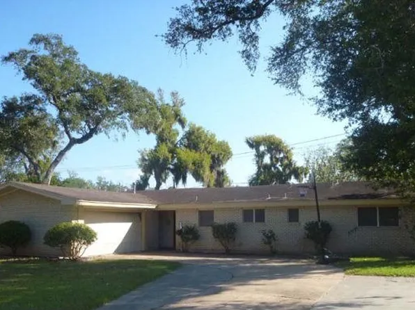 617 Magnolia St, Lake Jackson, TX 77566