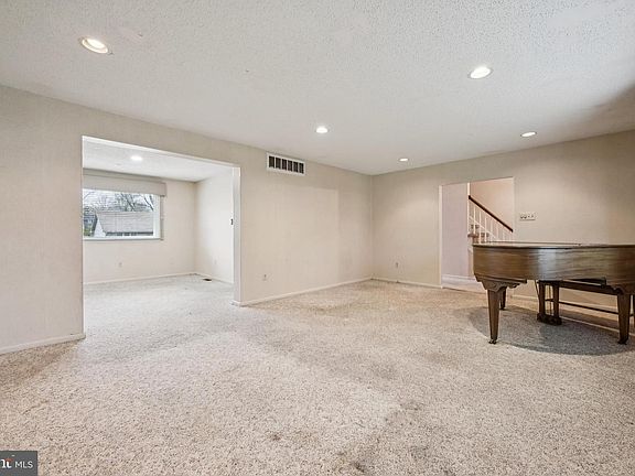 5th image of 503 Balsam Rd