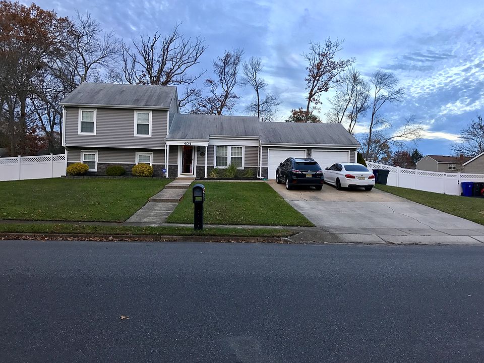 1st image of 404 Cherbourg St