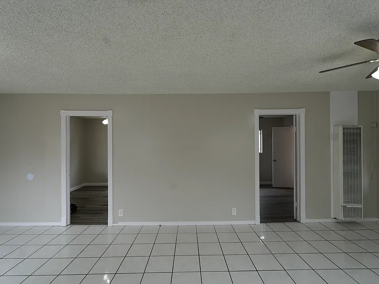 457 W Sepulveda St — Photo 32
