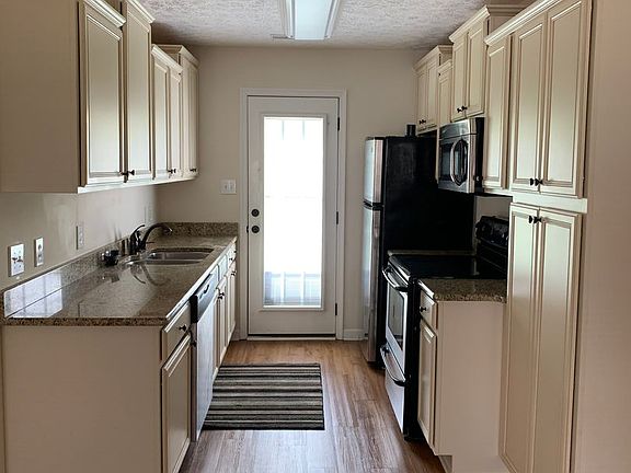 4th image of 167 Old Tavern Cir