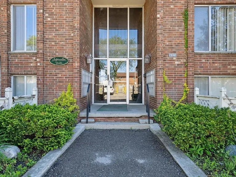 Parkside Apartments — Photo 9