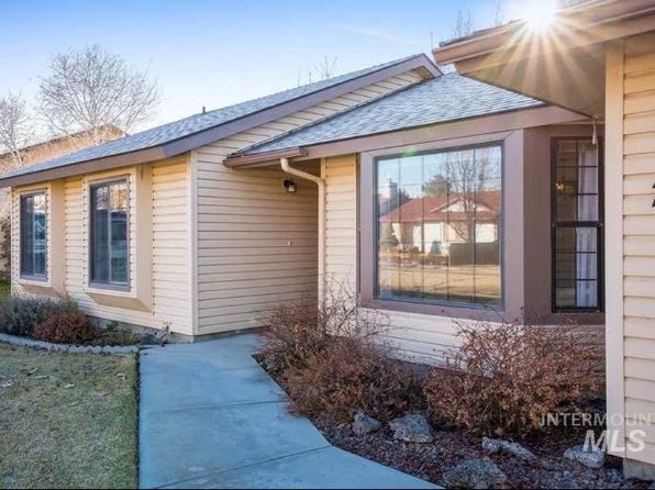 7941 W Tillamook Dr