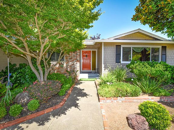 3rd image of 2984 Woodcrest Drive