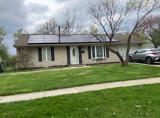 600 Parkside Cir, Streamwood, IL 60107