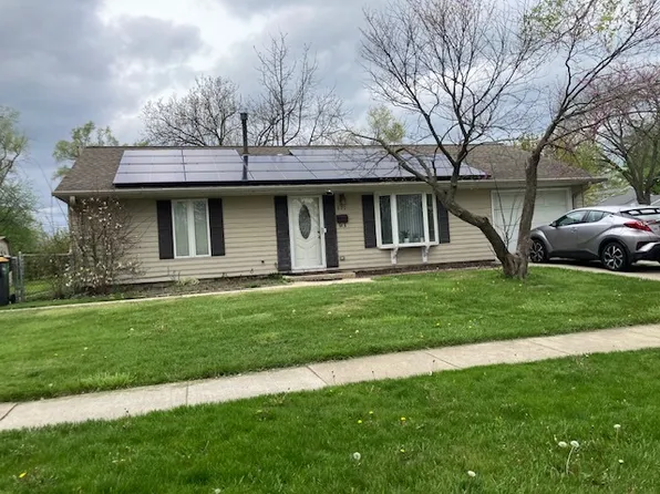 600 Parkside Cir, Streamwood, IL 60107