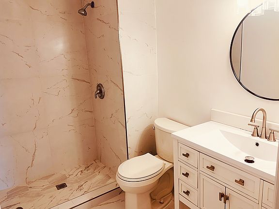 5th image of 2450 NE 135th St APT 710