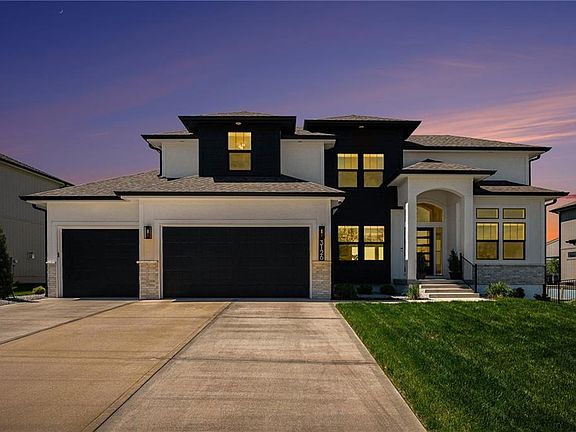 3rd image of 3133 SW Summit View Trl