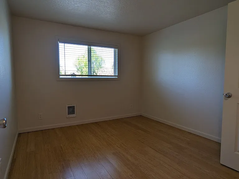 4102-4128 SE Cesar E Chavez Blvd — Photo 55