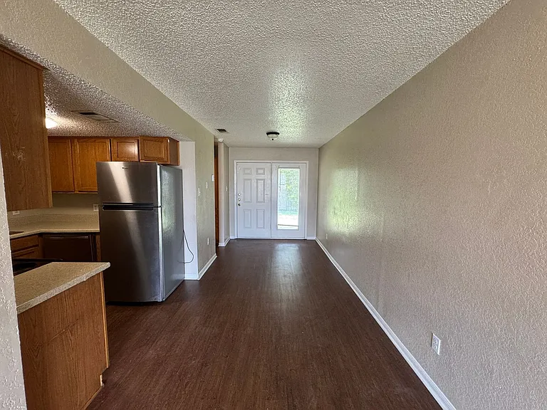 1208 Monroe Loop — Photo 4