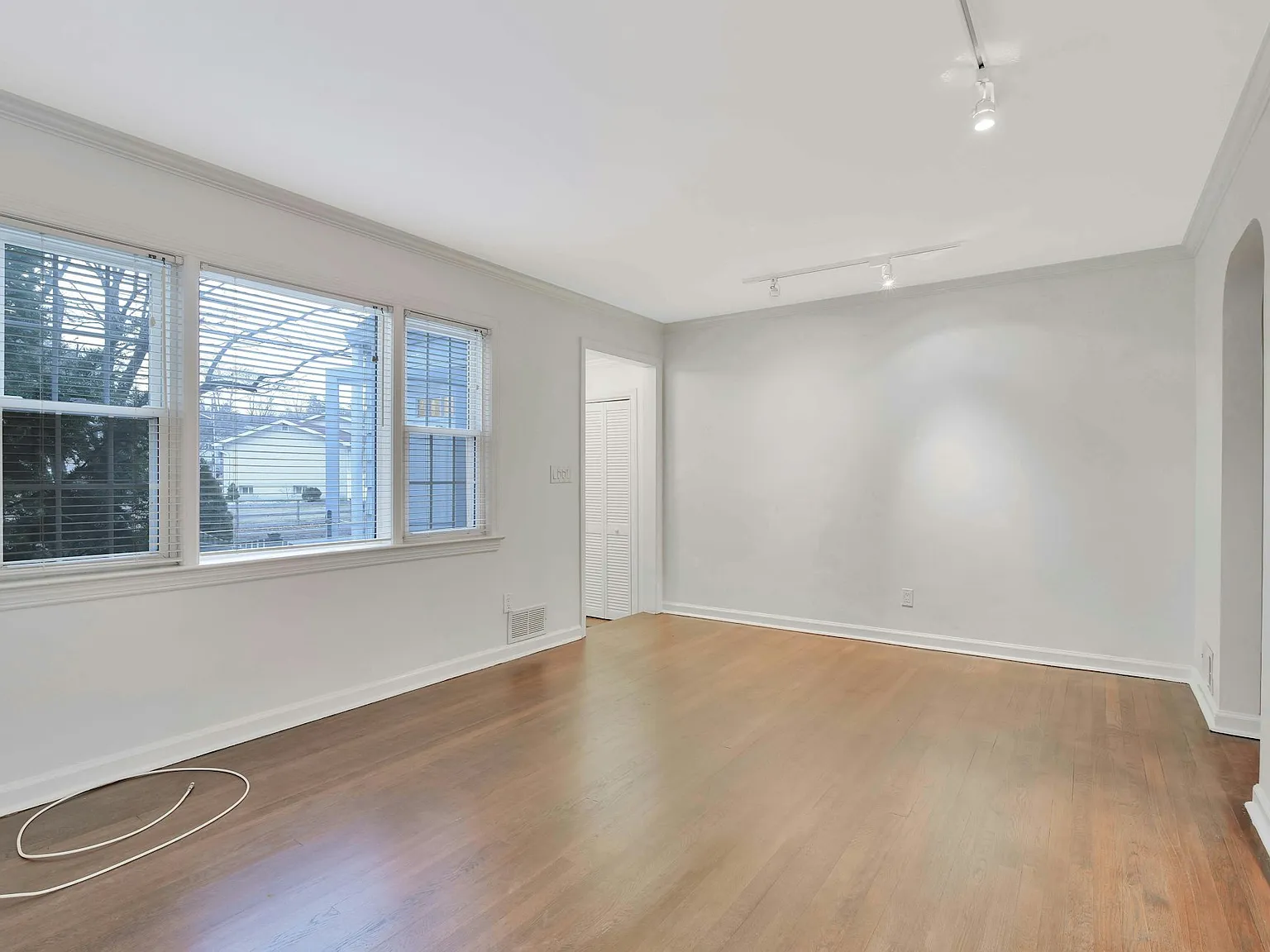3 bed, 1358 sqft, $4,000 — Photo 4