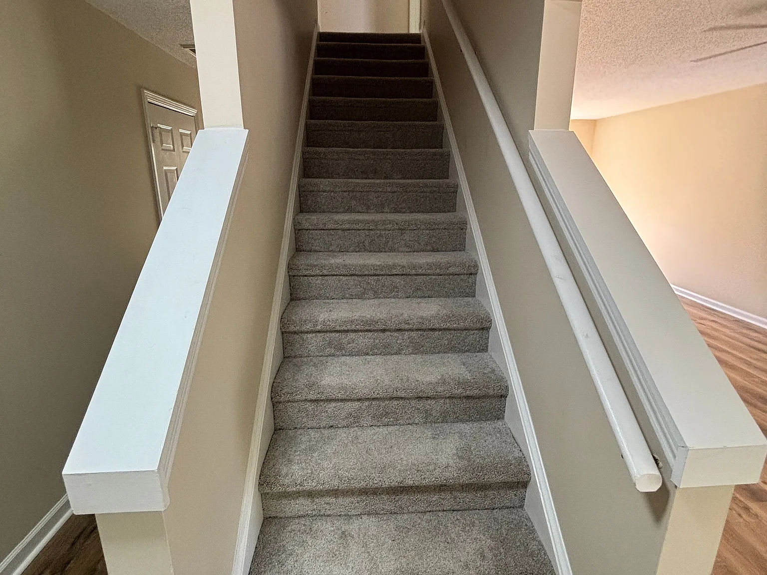 3 bed, 2.5 bath, 1484 sqft, $1,900 — Photo 2