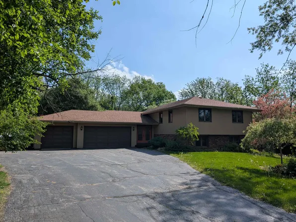 4871 Huxley Dr, Rockford, IL 61101