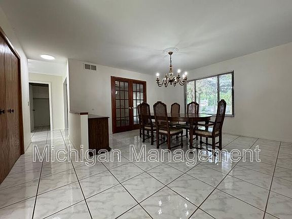 4th image of 40250 Pinetree Dr