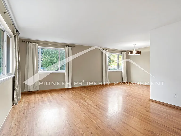 1024 Pike Dr — Photo 2
