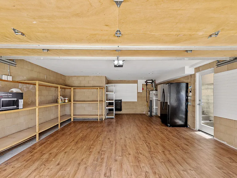 2710 Pine Ave — Photo 34