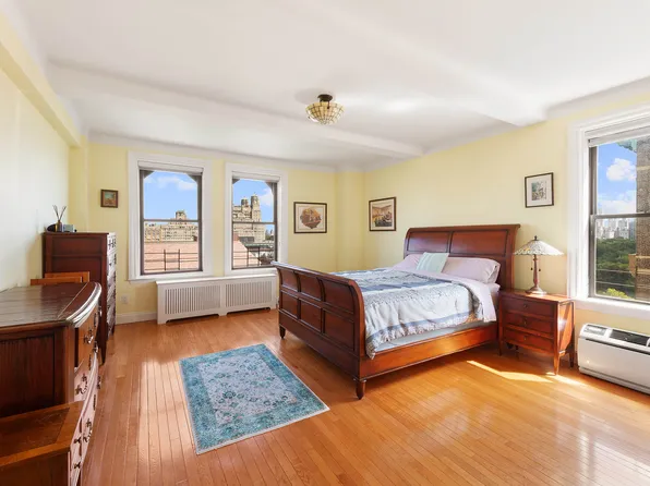 40 West 77th Street image 4 of 12