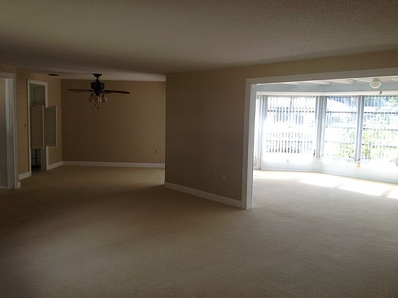 3rd image of 45 Oakwood Dr N #45